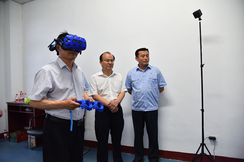 鲁西监察分局局长李大普现场体验VR场景