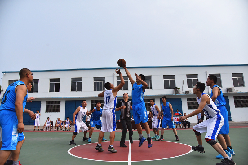 篮球友谊赛精彩瞬间