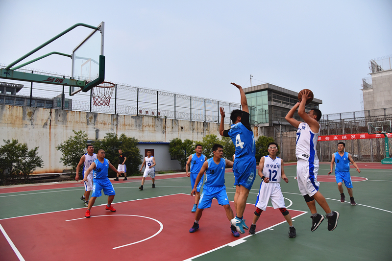 篮球友谊赛精彩瞬间